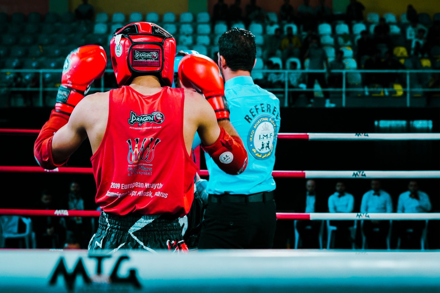 Creating an advertisement article for a boxing event
