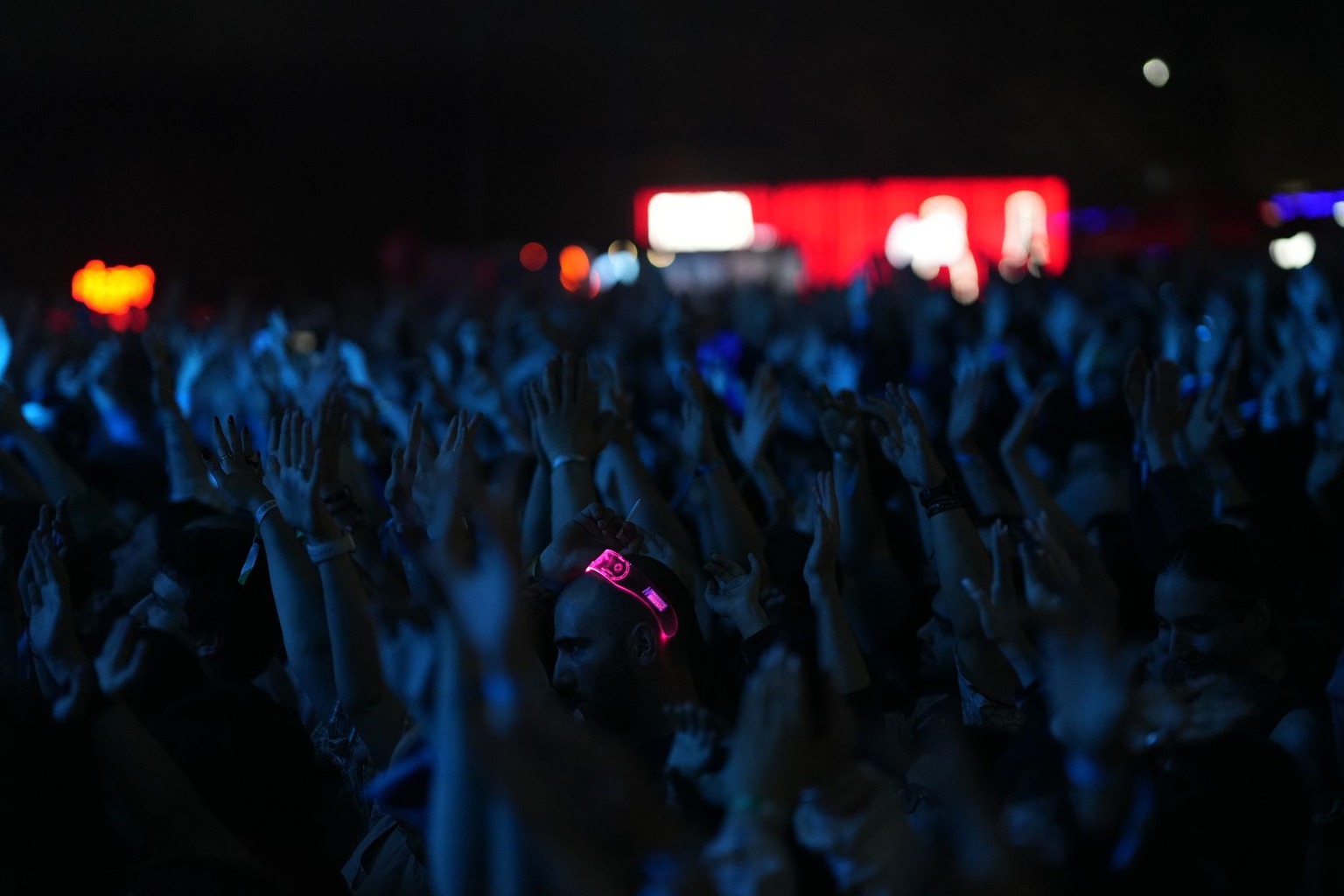 From Community Halls to Elite Arenas: Boxing Venues That Shape Fighters — The Audience Dynamics: From Cheering Neighbour