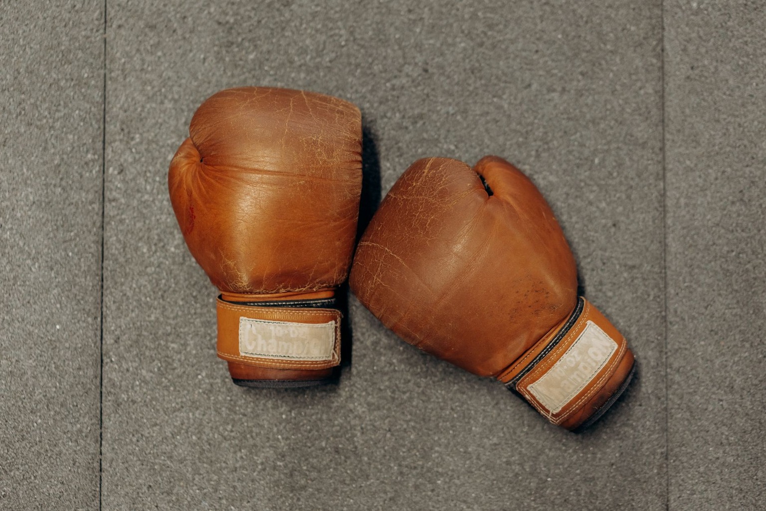 From Community Halls to Elite Arenas: Boxing Venues That Shape Fighters — The Psychological Pressure: From Comfort to th